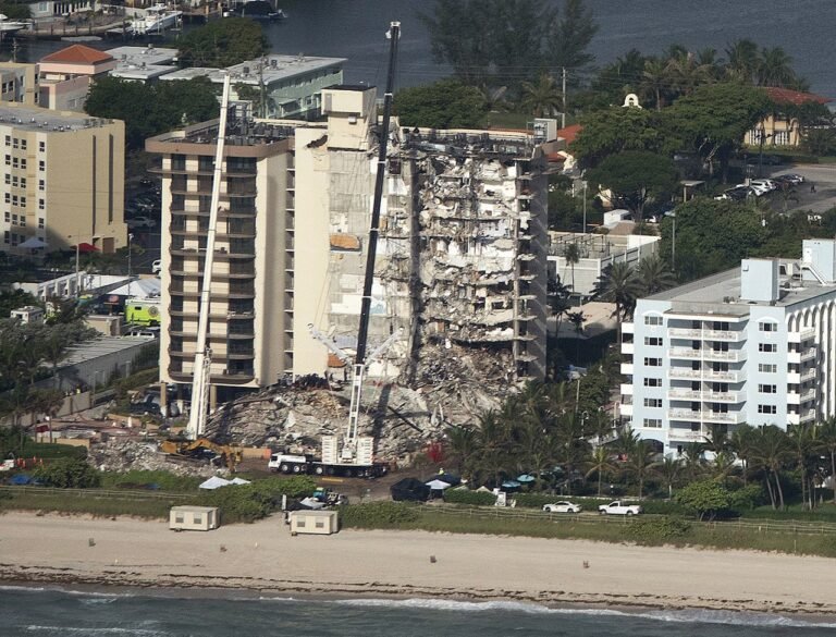 Aumenta a nueve total de muertos tras derrumbe de edificio en Miami