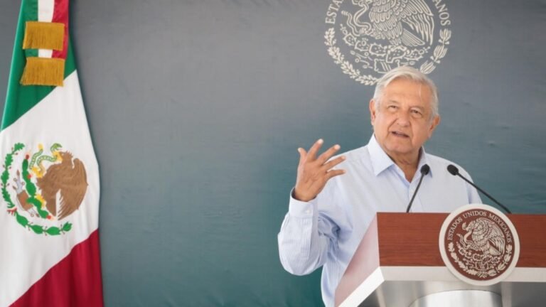 Autos “chocolate” serán regularizados, anuncia López Obrador