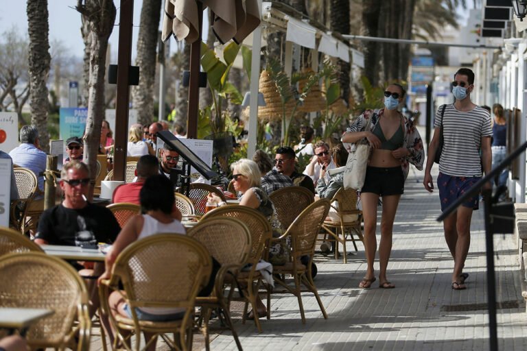 En España dejarán de usar cubrebocas al aire libre desde el 26 de junio