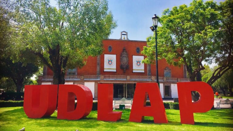 Académicos rechazan intervención del Gobierno de Puebla en UDLAP