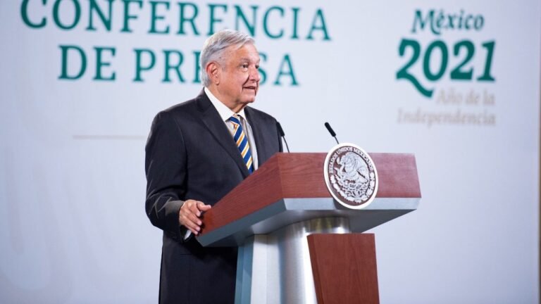 AMLO festeja triunfo del izquierdista Pedro Castillo en elecciones de Perú