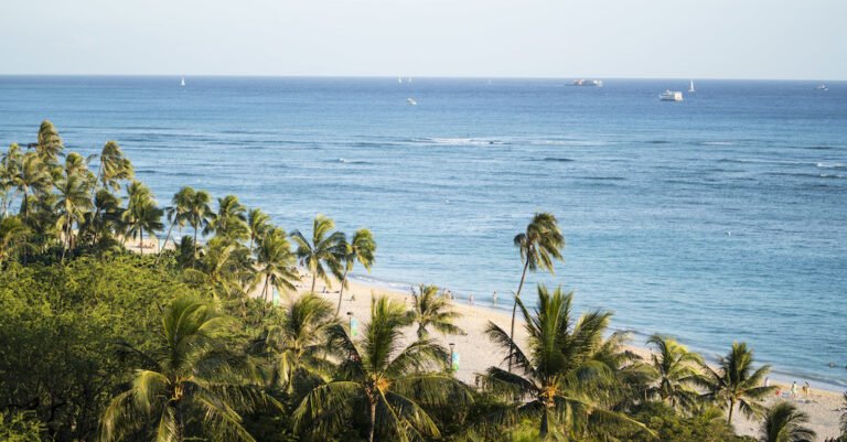 Emiten advertencia de tsunami en Hawái tras temblor de magnitud 8.2