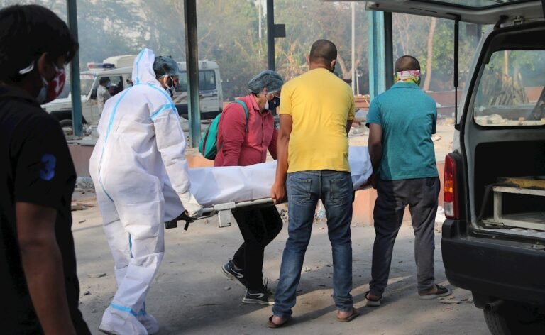 Exceso de muertes en India durante pandemia llegaría a 4.9 millones: estudio