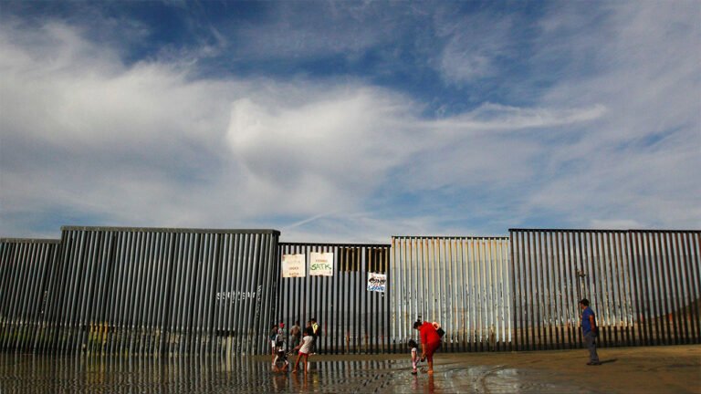 Gobierno de Biden cancela contratos para construcción del muro en Texas