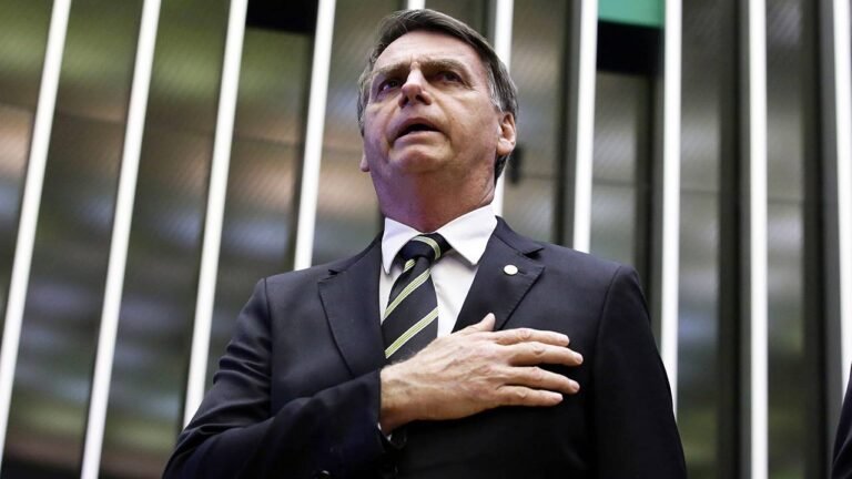 Hospitalizan a Bolsonaro por hipo crónico en nueva alarma por su salud