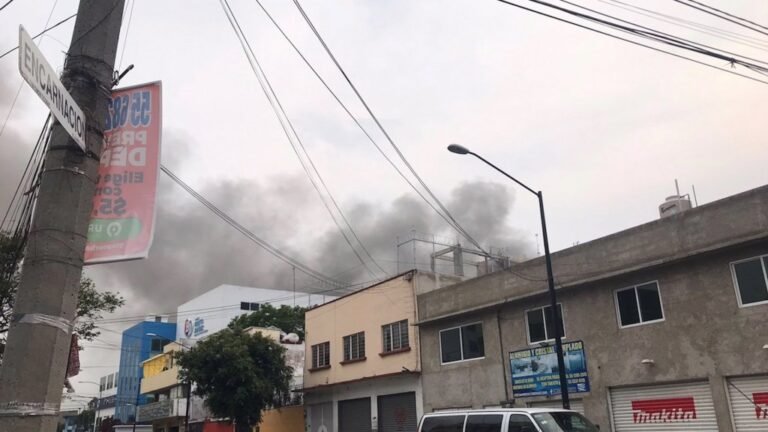 Incendio consume fábrica de hule en Benito Juárez