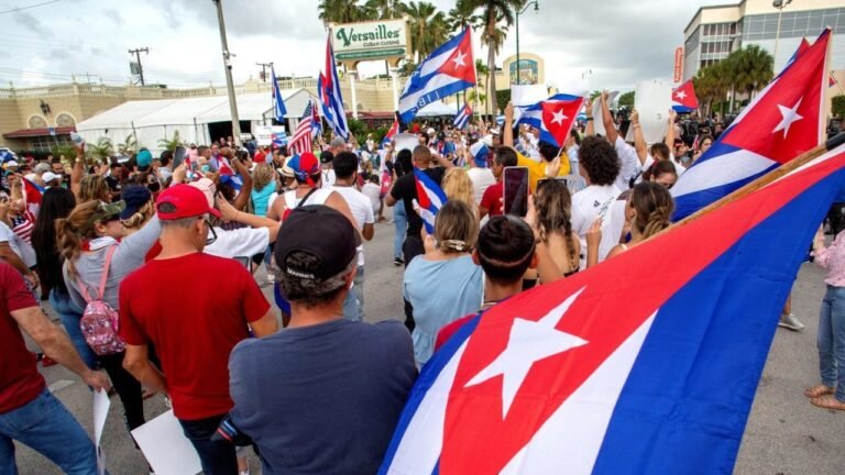 Piden aislar a Cuba como se hizo con la Sudáfrica del apartheid