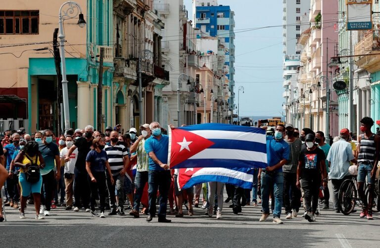 Rusia condena injerencia externa y ‘acciones destructivas’ en Cuba