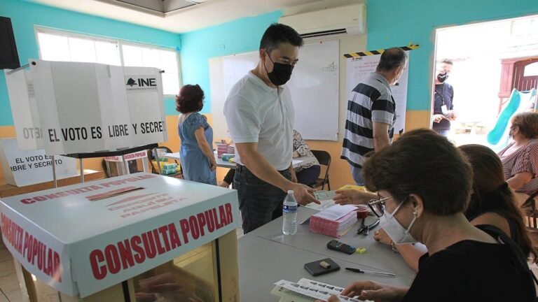 Cierran las casillas de la Consulta Popular