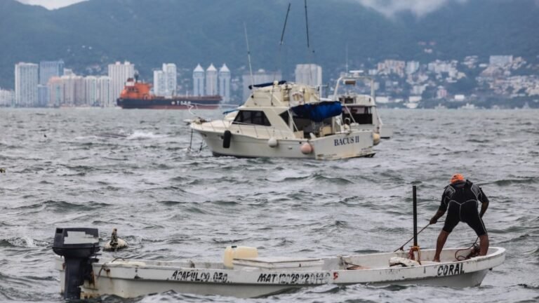 Nora se intensifica a huracán categoría 1; provoca lluvias torrenciales en el Pacífico