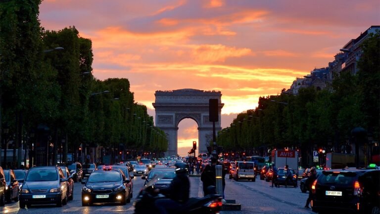 París limita velocidad de autos a 30 km/h