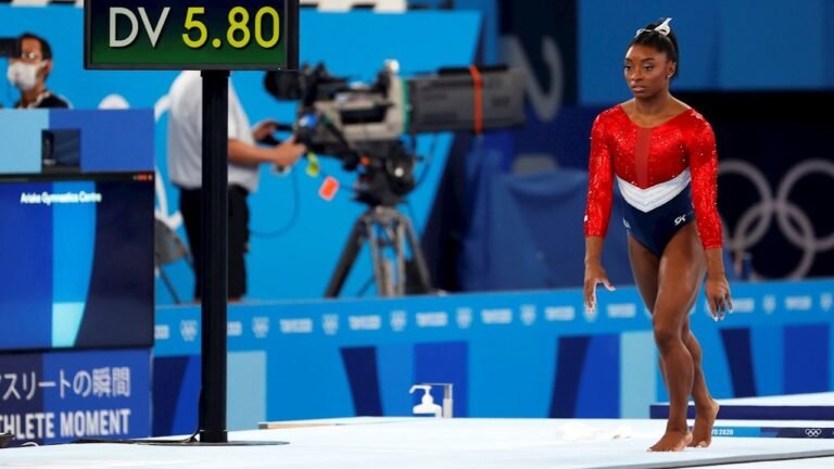 Simone Biles regresa, participará en la final de barra de equilibrio