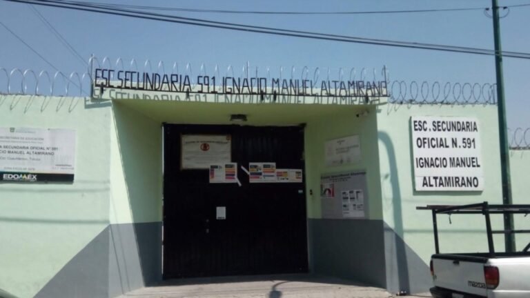 Cierra secundaria del Edomex tras contagio de COVID-19 de docente