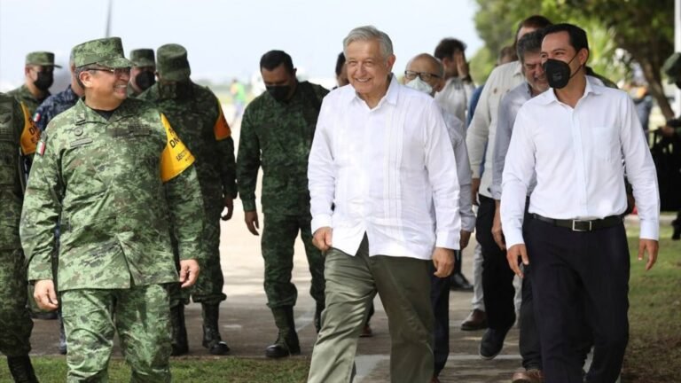 Recorre AMLO obras del Tren Maya en Yucatán; se reúne con el gobernador Vila