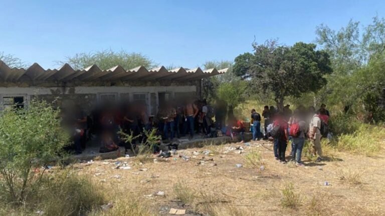 Rescatan en Tamaulipas a 162 migrantes abandonados en bodega