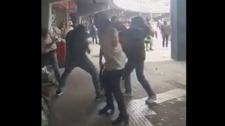 #Video Agreden a integrantes del Tianguis disidente de la Glorieta de Insurgentes