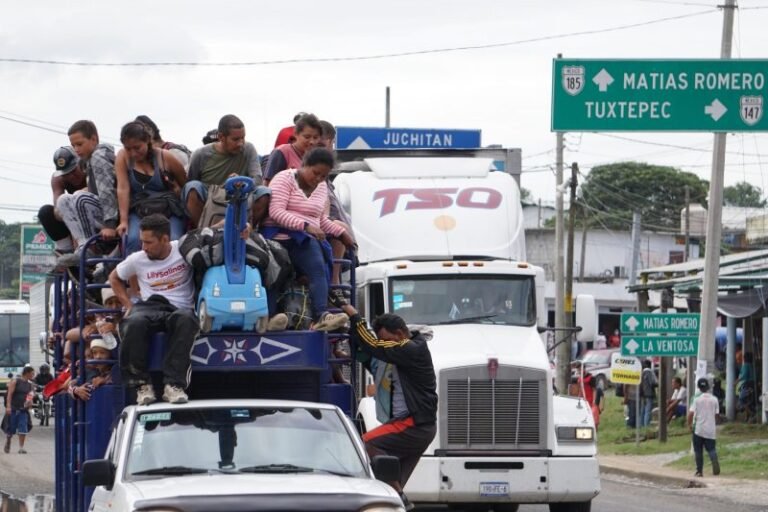 Caravana migrante avanza lenta entre cansancio y dolencias