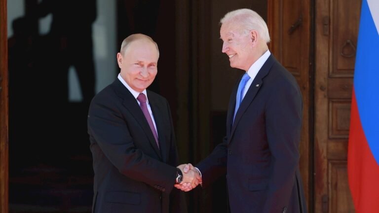 El Kremlin espera celebrar una cumbre virtual de Putin y Biden este año