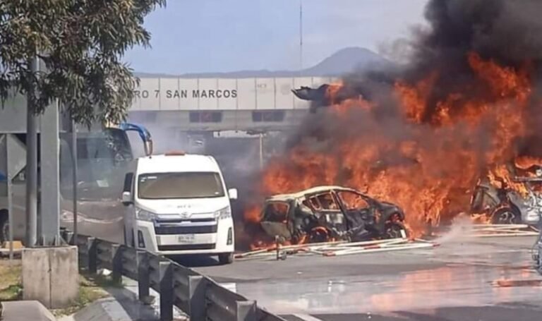 #Video Tráiler sin frenos impacta a vehículos en la México-Puebla