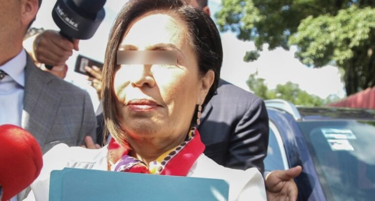 Rosario Robles llega al Reclusorio Sur para audiencia