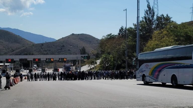 CNDH condena “intimidación y censura” contra familiares de normalistas de Ayotzinapa