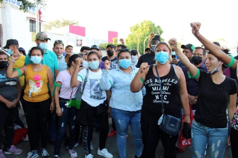 Migrantes inician huelga de hambre para presionar por expedición visas en Tapachula