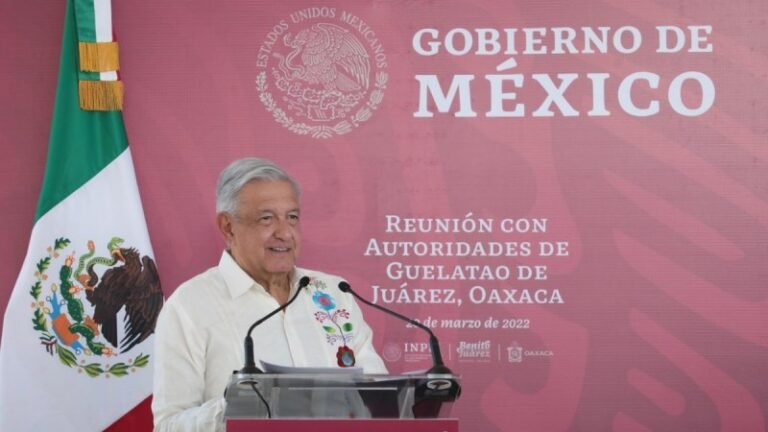 “Conservadores nos van a seguir haciendo lo que el viento a Juárez”, dice López Obrador desde Guelatao