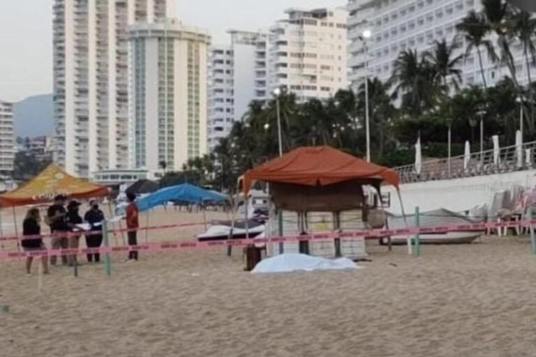 Asalto en playa de Acapulco deja un turista muerto y una herida
