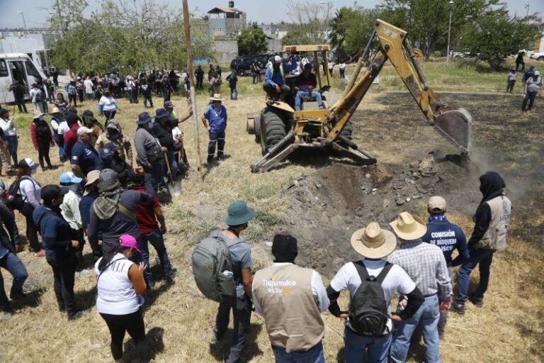 Encuentran 20 bolsas con restos óseos en Tlajomulco, Jalisco