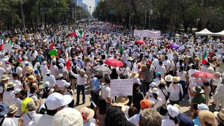 Marchan contra la revocación de mandato en CDMX