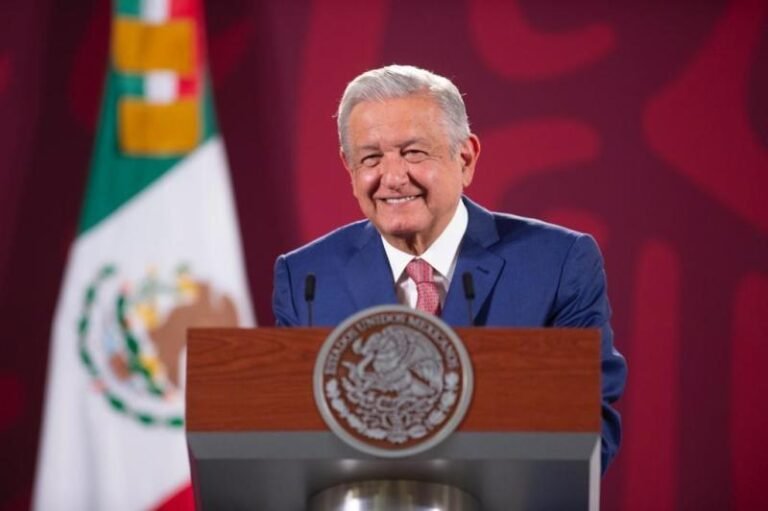 López Obrador, galardonado por la OMS con el Premio del Día Mundial sin Tabaco