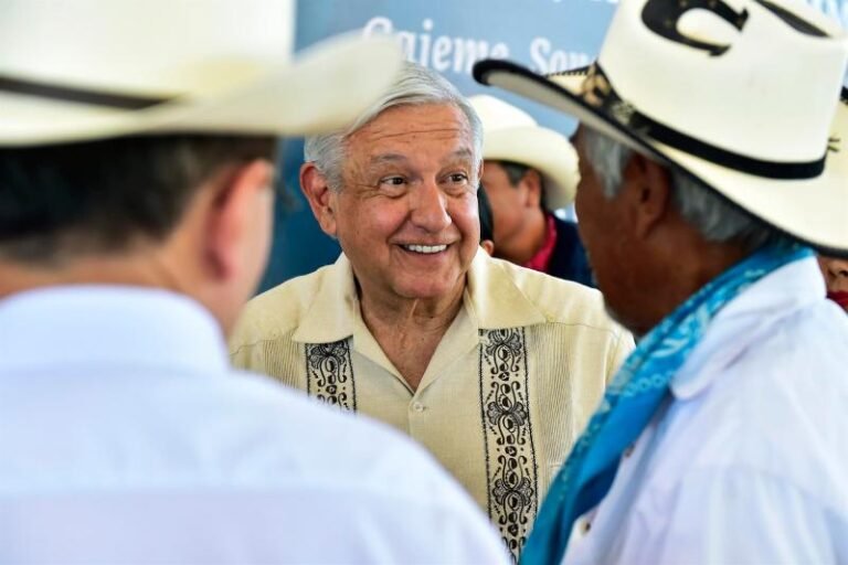 López Obrador se compromete a devolver 30 mil hectáreas a pueblo yaqui