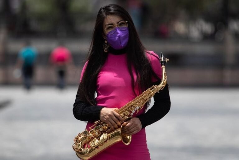 Saxofonista María Elena Ríos denuncia presuntos sobornos para que su agresor salga de la cárcel