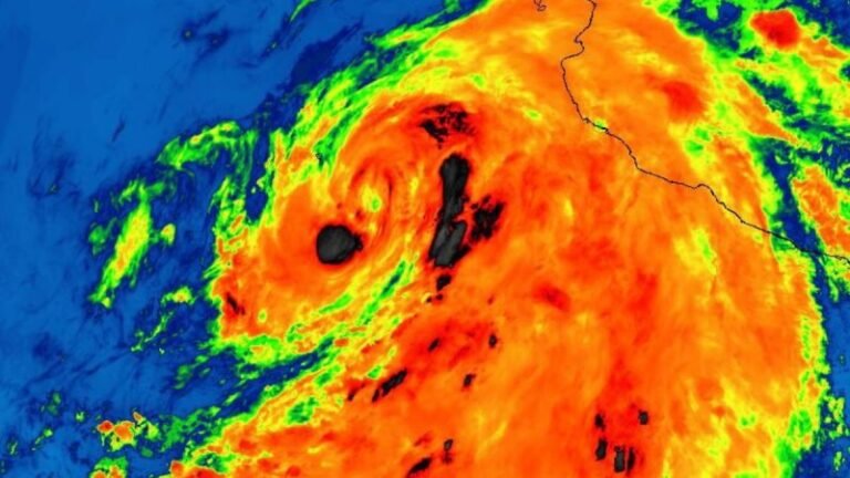 Celia frente a las costas de Jalisco, provocará lluvias en siete estados