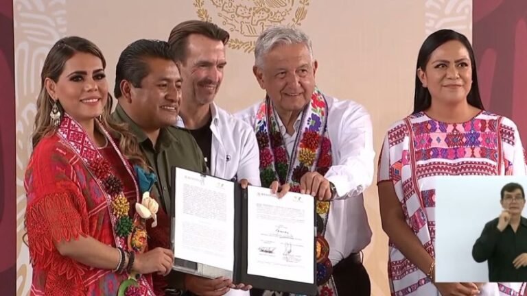 Fernando Landeros, presidente de Teletón, firma convenio para construir un CRIT en la Montaña de Guerrero