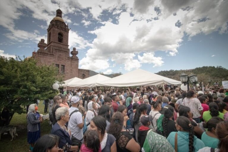 Sepultan a sacerdotes jesuitas asesinados en Chihuahua