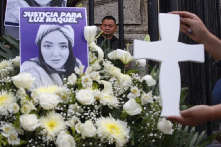 Mujeres protestan en Guadalajara por feminicidio de Luz Raquel Padilla