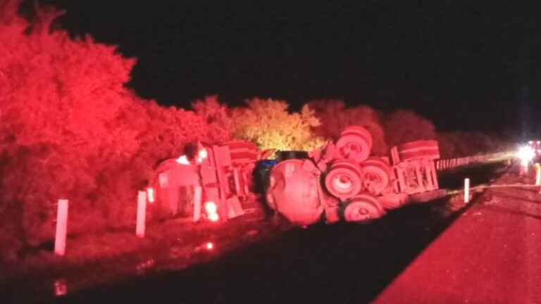 Pipa de combustible se accidenta sobre carretera Tampico-Monterrey, reportan un lesionado