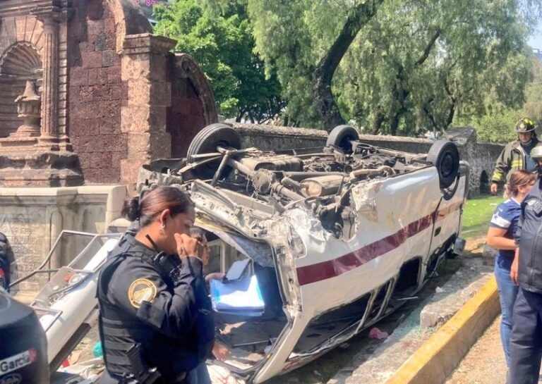 #Video Al menos 17 lesionados por volcadura de transporte público en GAM