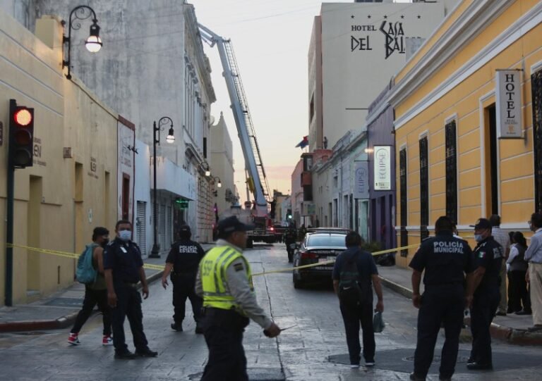 Incendio daña el teatro José Peón Contreras en Mérida