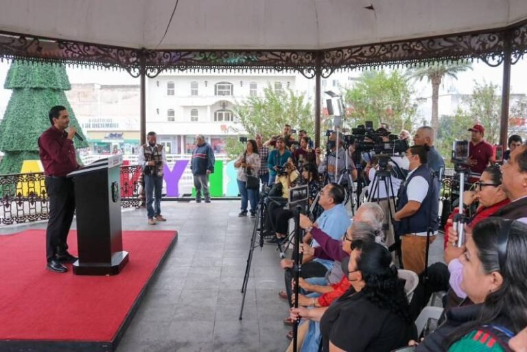 Alcalde de Reynosa “choca” con reportera en conferencia