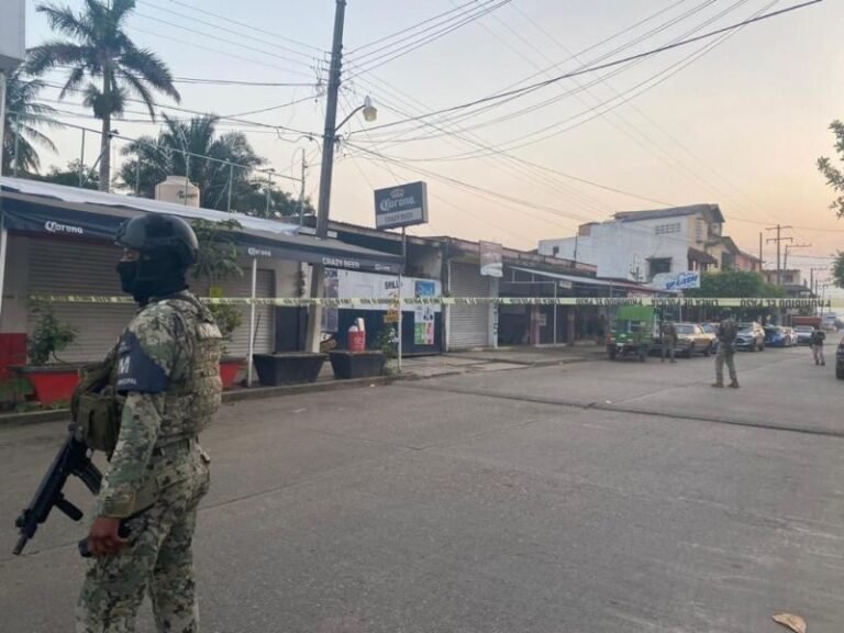 Atacan cinco negocios en Acayucan, Veracruz, por pago de extorsión