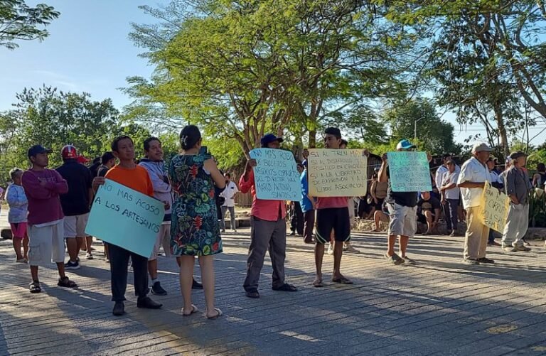 Crece protesta contra corrupción en ruinas de Chichén Itzá