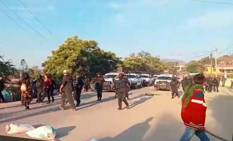 Detienen a ocho integrantes de autodefensas en Apaxtla, Guerrero; Policía toma control