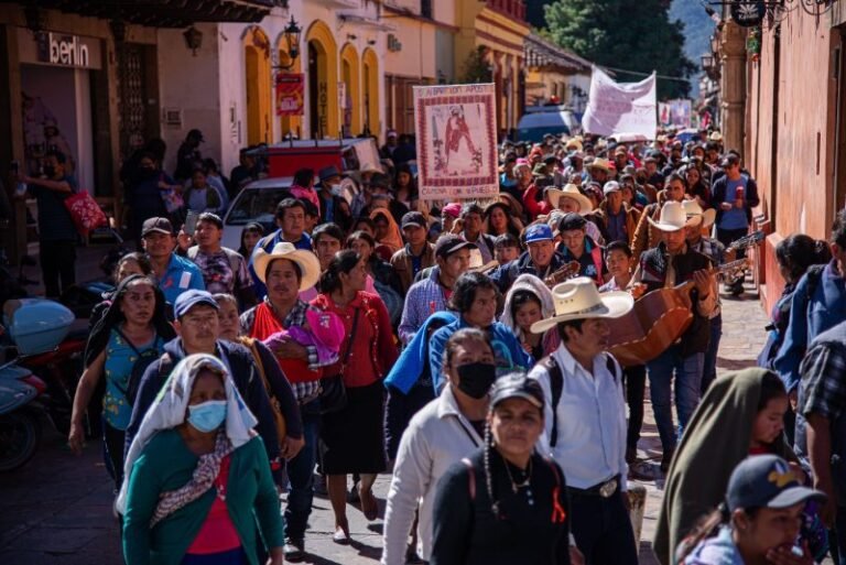 Indígenas marchan contra la violencia y megaproyectos en Chiapas