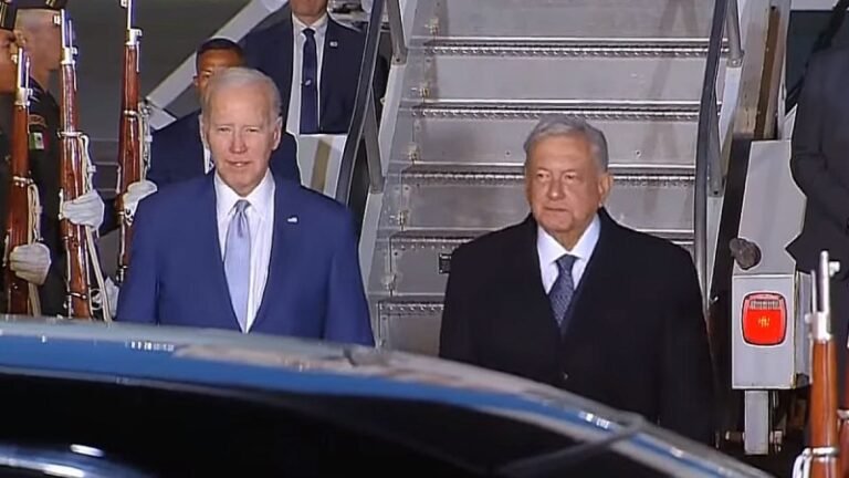 Joe Biden aterriza en el AIFA; es recibido por el presidente López Obrador