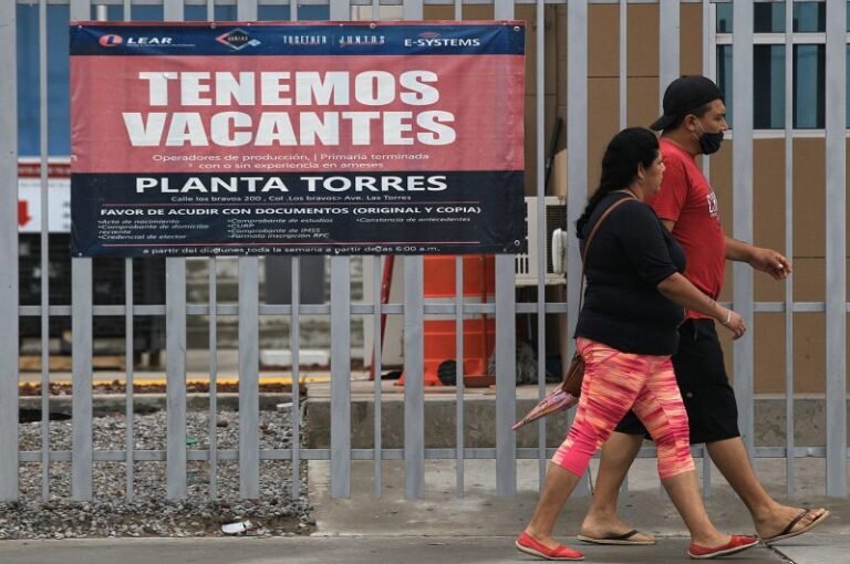 México recibe 2023 con aumento al salario mínimo y a días de vacaciones