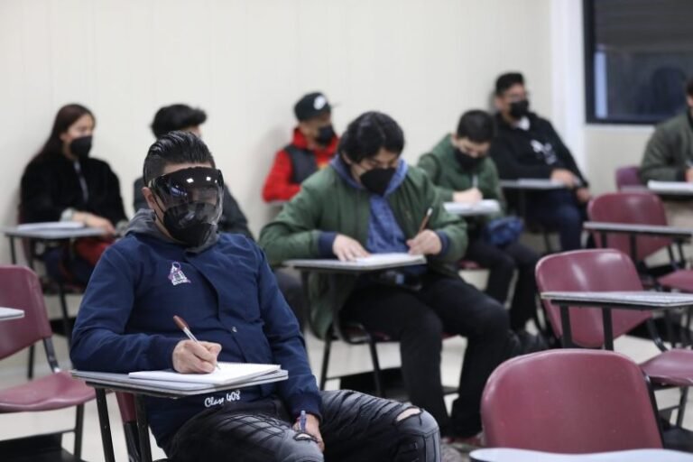 Modernizan entrada del Colegio de Bachilleres de Querétaro