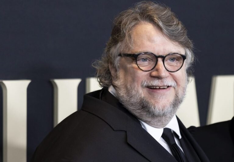 Nombran ‘Guillermo del Toro’ a nueva especie de luciérnaga en México