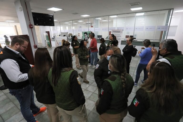 Agentes del INM protestan en Ciudad Juárez por compañeros detenidos